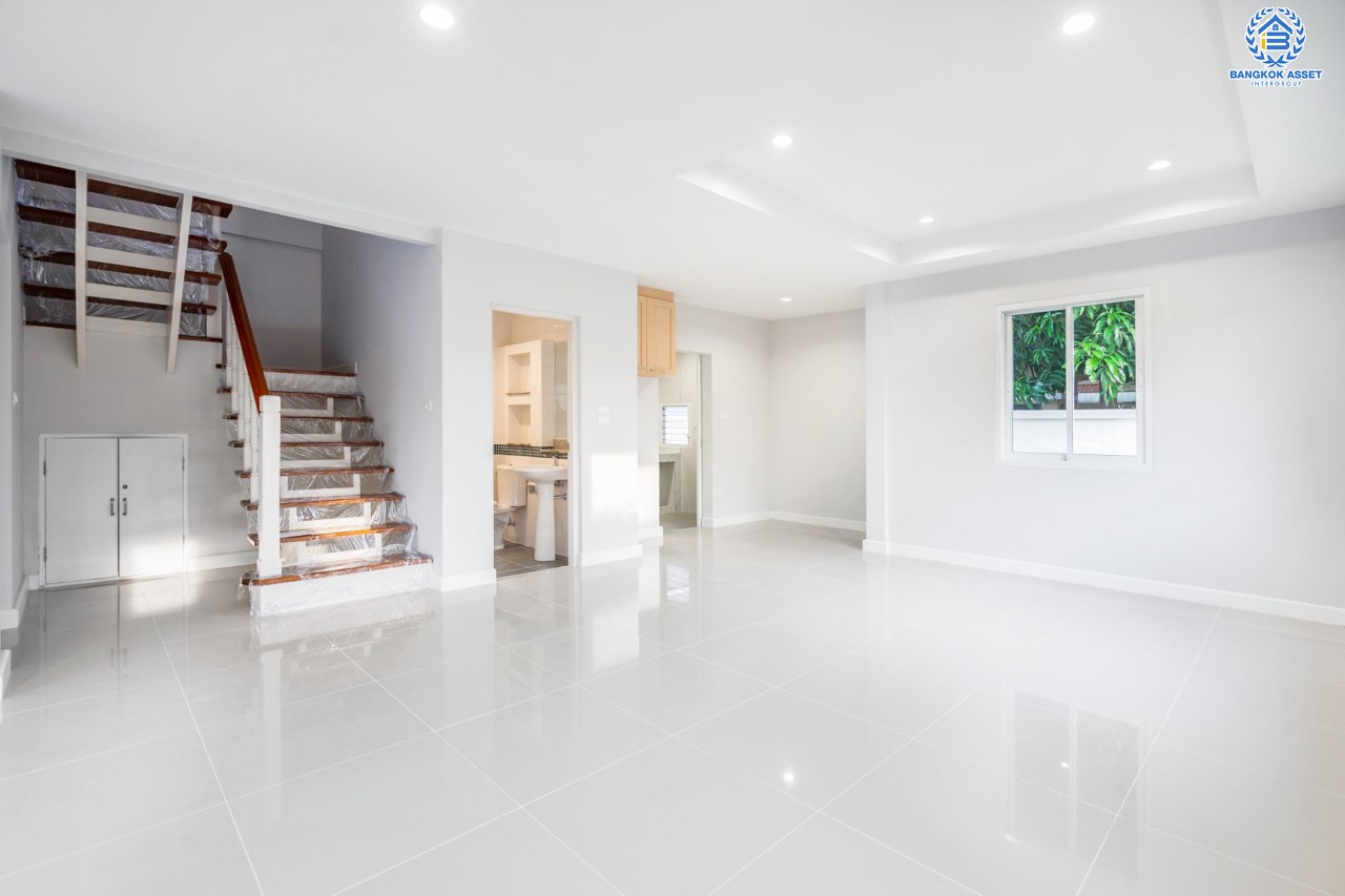 บ้านมือสองตกแต่งใหม่ แบรนด์ LH ม.ชัยพฤกษ์ บางใหญ่-เซ็นทรัลเวสต์เกต หลังมุม ตอบโจทย์ทุกการอยู่อาศัย เนื้อที่ 56.8 ตร.ว. ฟังก์ชัน 3 ห้องนอน 2 ห้องน้ำ จอดรถได้ 2 คัน บนทำเลดีที่สุด! ใกล้เซ็นทรัลเวสต์เกต ทางด่วน "กาญจนาภิเษก" และรถไฟฟ้า "สถานีคลองบางไผ่"